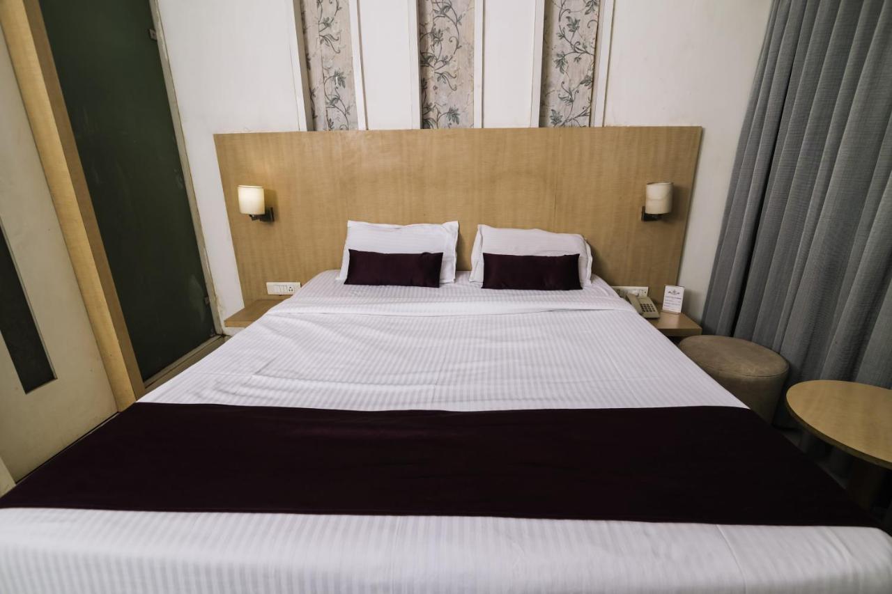 Hotel Monarch Guestline In Midc Rabale, Navi Mumbai Ngoại thất bức ảnh