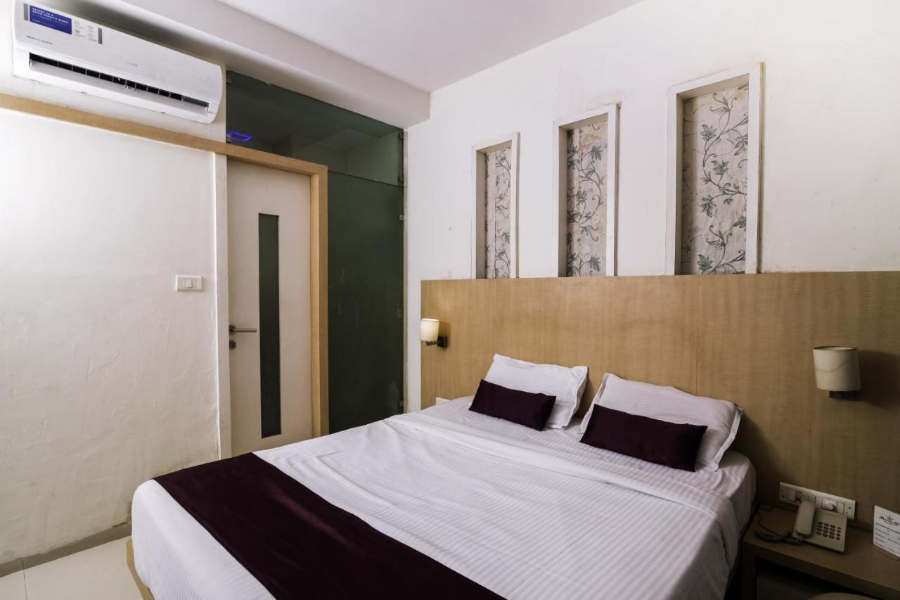 Hotel Monarch Guestline In Midc Rabale, Navi Mumbai Ngoại thất bức ảnh