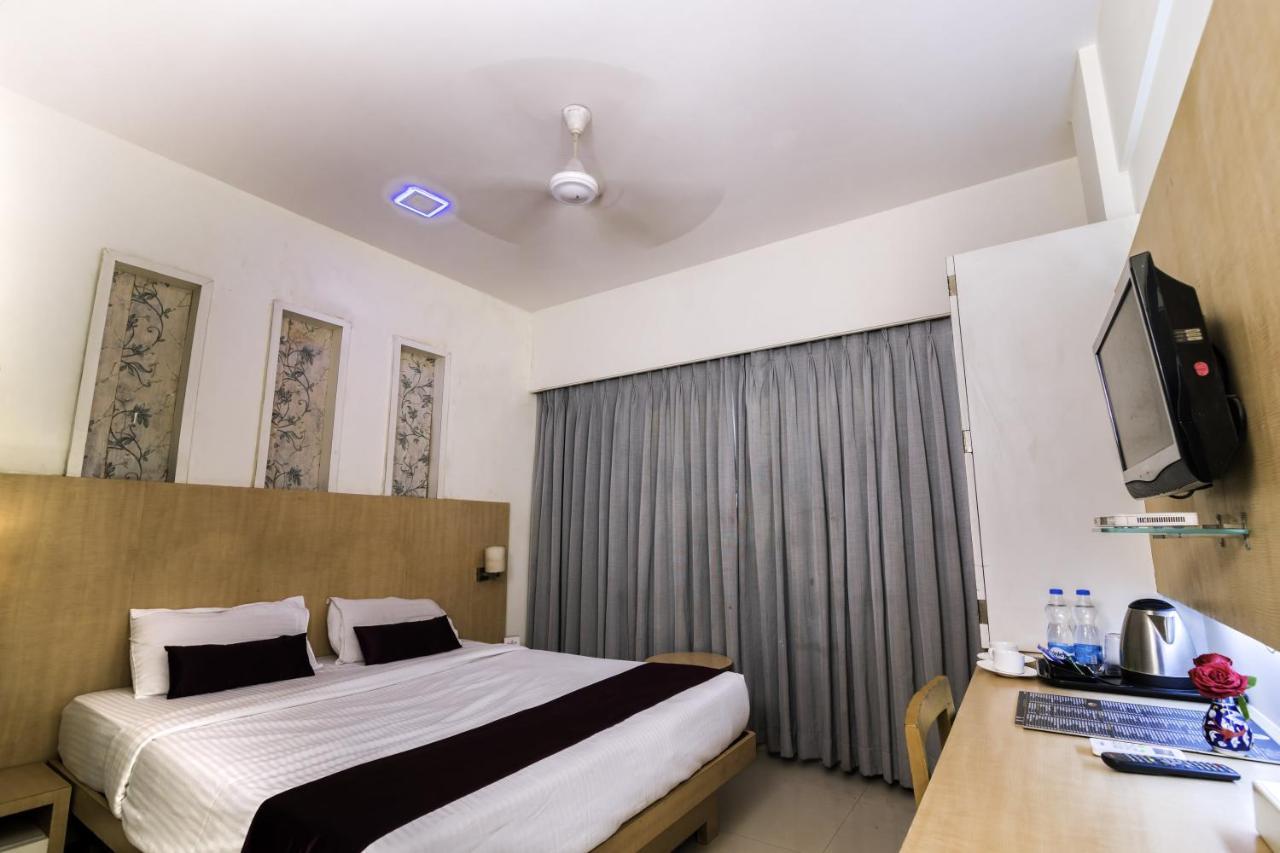 Hotel Monarch Guestline In Midc Rabale, Navi Mumbai Ngoại thất bức ảnh