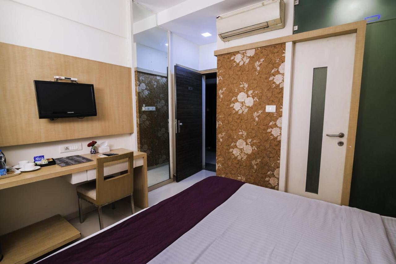 Hotel Monarch Guestline In Midc Rabale, Navi Mumbai Ngoại thất bức ảnh