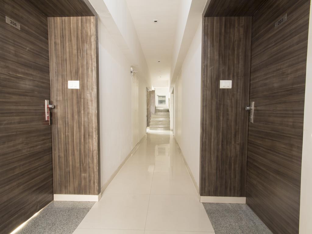 Hotel Monarch Guestline In Midc Rabale, Navi Mumbai Ngoại thất bức ảnh