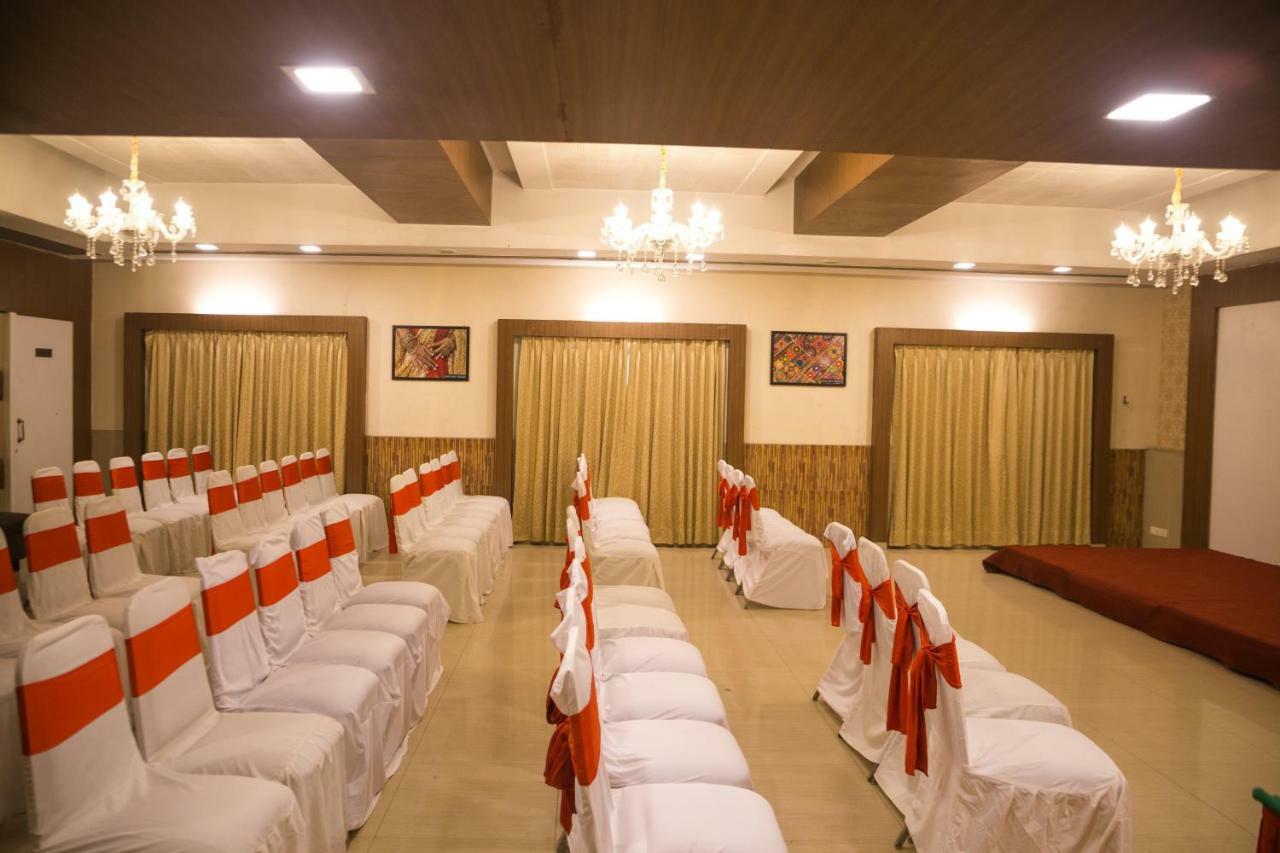 Hotel Monarch Guestline In Midc Rabale, Navi Mumbai Ngoại thất bức ảnh