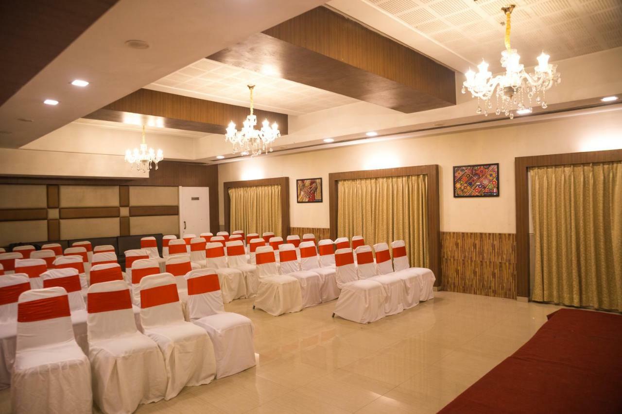 Hotel Monarch Guestline In Midc Rabale, Navi Mumbai Ngoại thất bức ảnh
